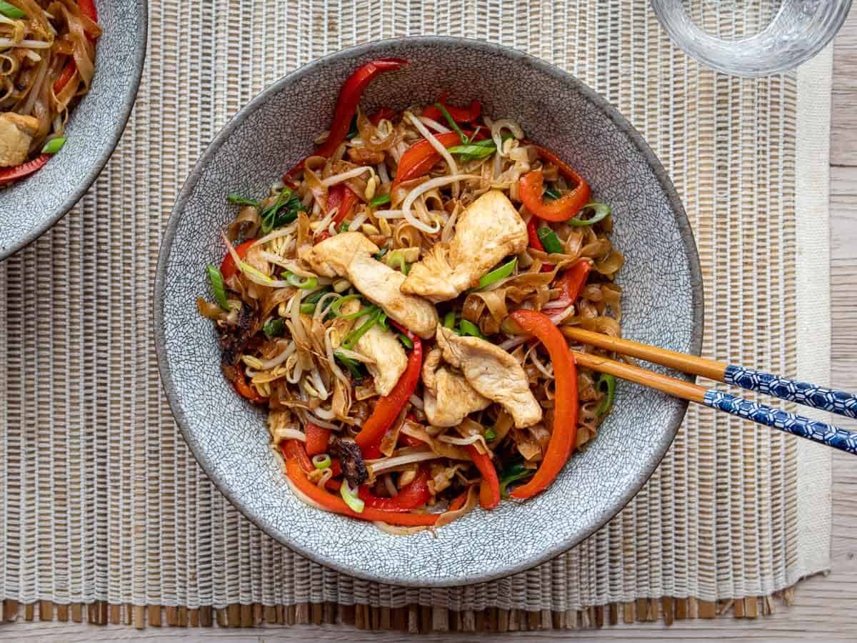 Rijstnoedels met Kip (Chow Fun)